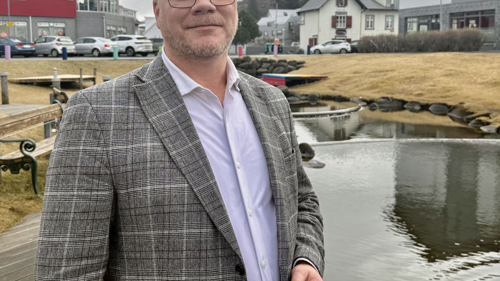 Vilja ræða um varnar­garða en byggja meira á hraunum - Vísir