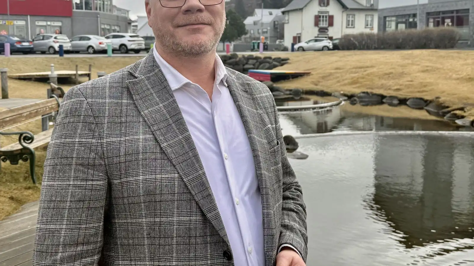 Vilja ræða um varnar­garða en byggja meira á hraunum - Vísir