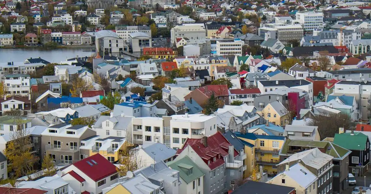 Vinna mikið en þurfa aðstoð við að kaupa fasteign