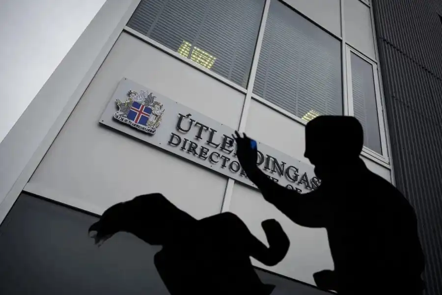 Vísað úr landi eftir að hafa verið beitt ofbeldi af íslenskum eiginmanni sínum