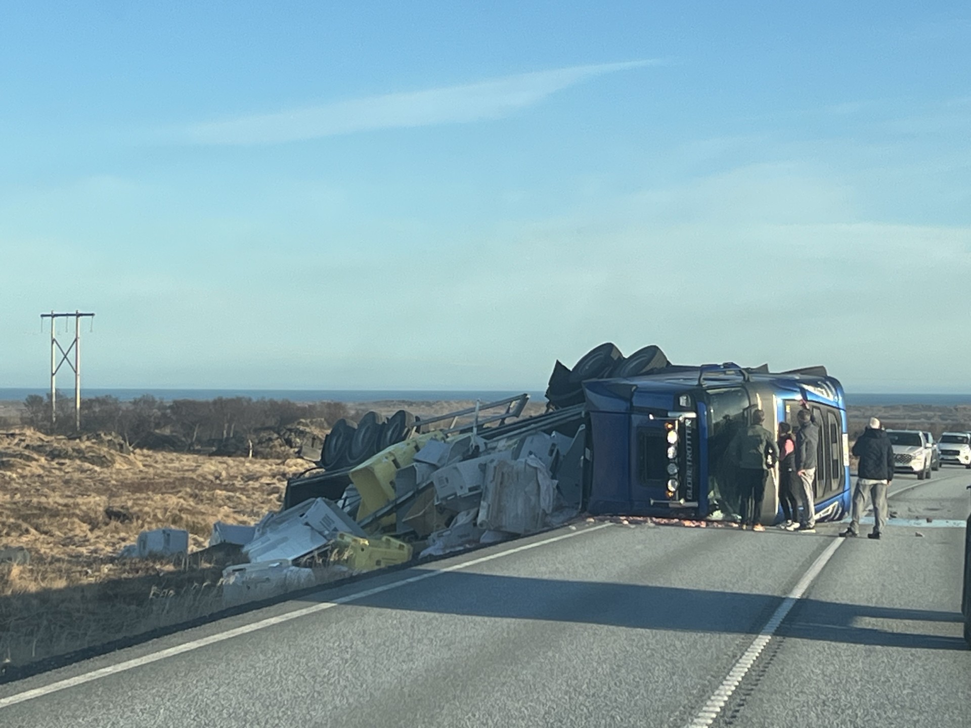 Vörubíll valt á Þorlákshafnarvegi - DV
