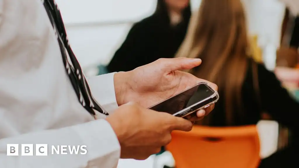 Wales won't ban mobile phones in schools, first minister says
