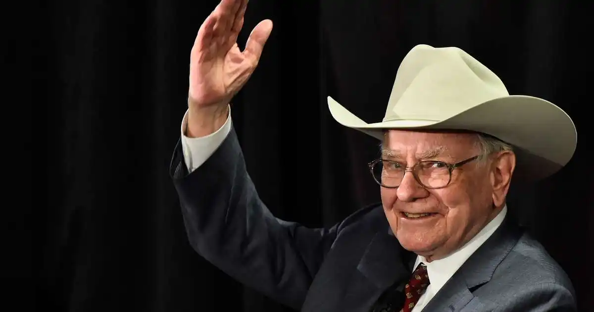 Warren Buffett stígur til hliðar