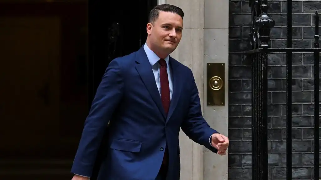Watch: Wes Streeting leaves No 10 - minutes after arrival