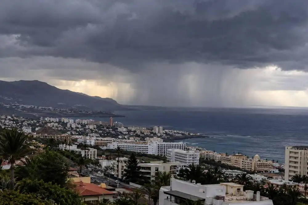 Weather Warnings activated in Tenerife and Gran Canaria for heavy rain and thunderstorms