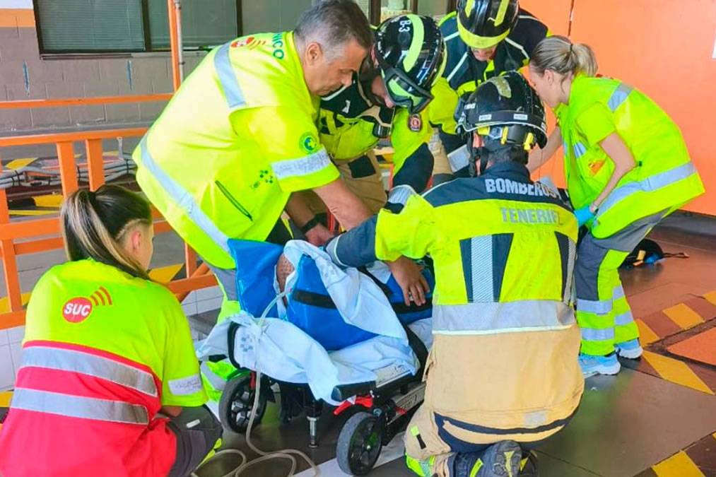 Woman rescued after falling into inspection pit at ITV centre in south Tenerife