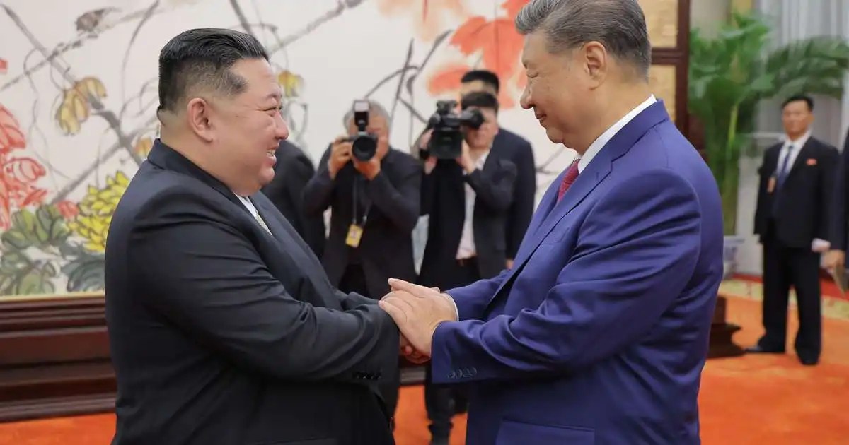 Xi á leið í opinbera heimsókn til Norður-Kóreu