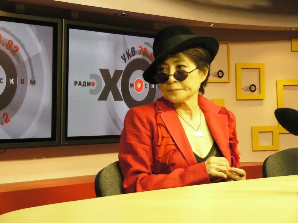 Yoko Ono lét stöðva framleiðslu John Lennon bjórs - DV